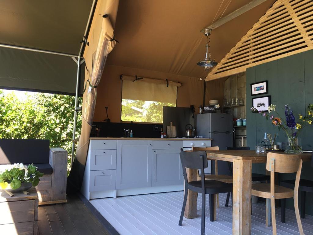 פינקפיין Glamping Aan De Plas מראה חיצוני תמונה